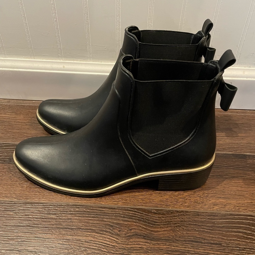 Kate Spade Edimburg Ankle High Rain Boots Low Gold Trim Bow Back Matte Black 9 - Picture 5 of 13
